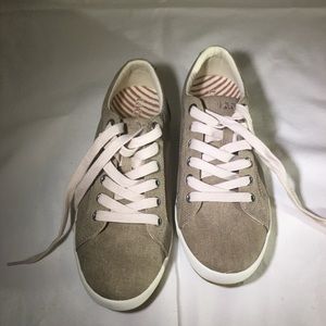 Taos tan sneakers size 9